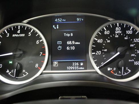 Used 2019 Nissan Sentra SV w/ Special Edition Package FWD image 14