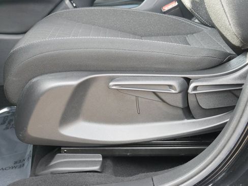 Used 2023 Honda HR-V LX image 13