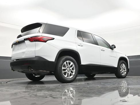 Used 2023 Chevrolet Traverse LS FWD image 24