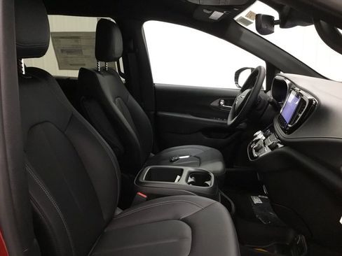 New 2026 Chrysler Pacifica Select image 48