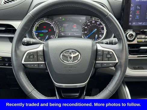 Used 2022 Toyota Highlander Platinum FWD image 14