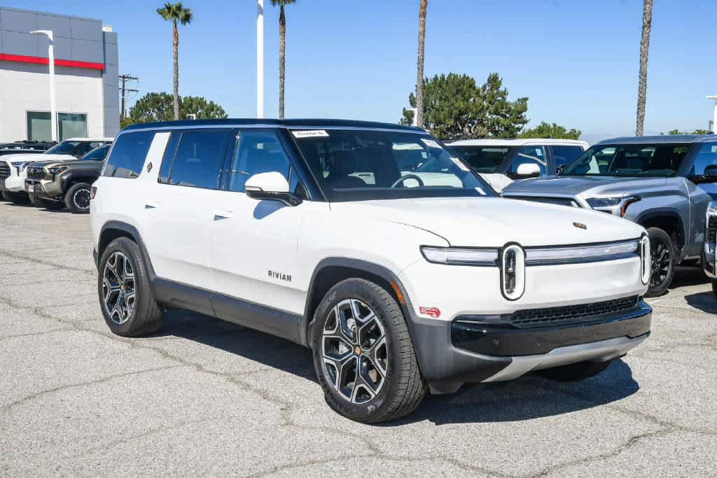 Used 2025 Rivian R1S Adventure Dual AWD/4WD image 3