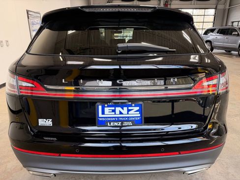 Used 2023 Lincoln Nautilus Reserve image 6