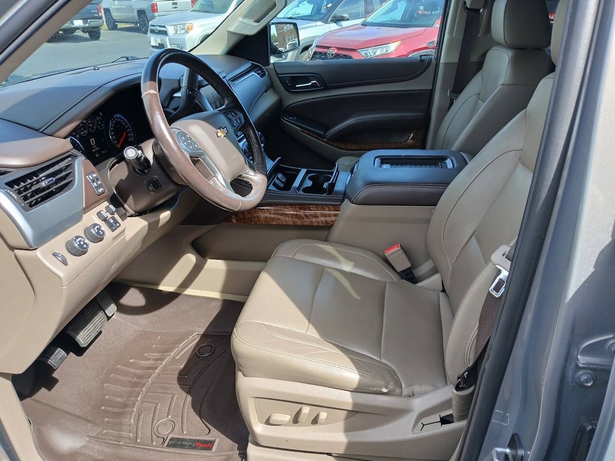 Used 2017 Chevrolet Suburban Premier AWD/4WD image 16