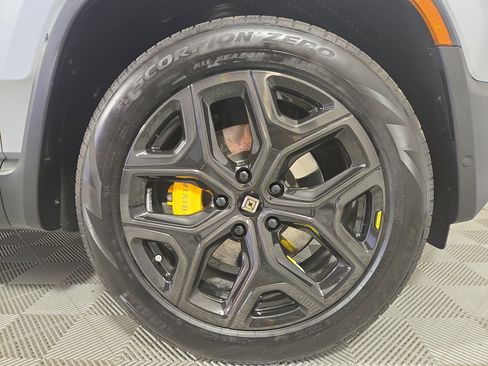 Used 2023 Rivian R1S Adventure image 11