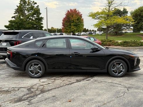 New 2025 Kia K4 LXS image 2
