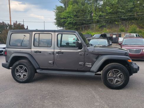 Certified 2018 Jeep Wrangler Unlimited Sport S AWD/4WD image 9