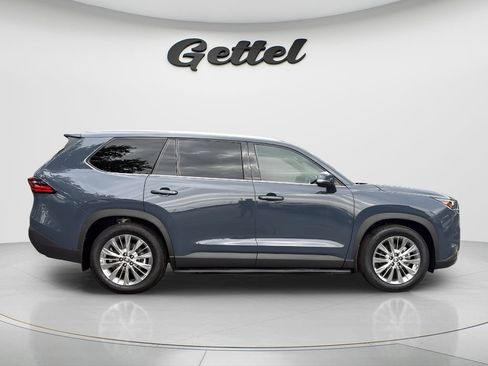 Used 2025 Toyota Grand Highlander AWD image 4