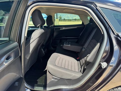 Used 2020 Ford Fusion SE FWD image 23
