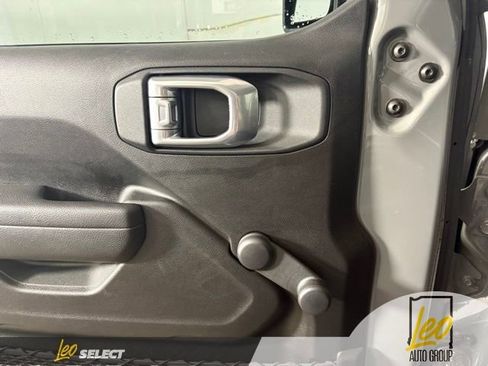 Used 2023 Jeep Wrangler Sport AWD/4WD image 31