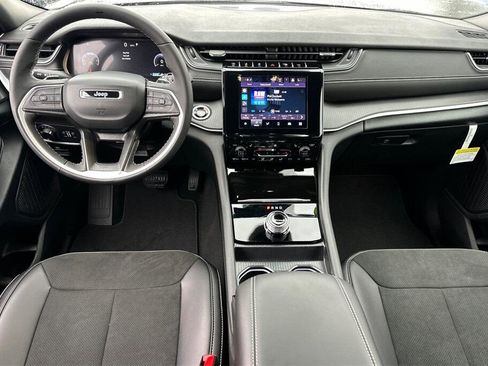 New 2025 Jeep Grand Cherokee Altitude image 13