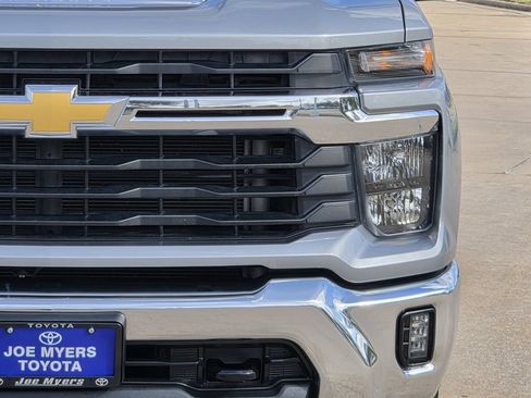 Used 2024 Chevrolet Silverado 2500 LT AWD/4WD image 4