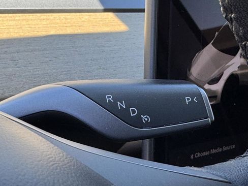 Used 2020 Tesla Model Y Long Range image 32