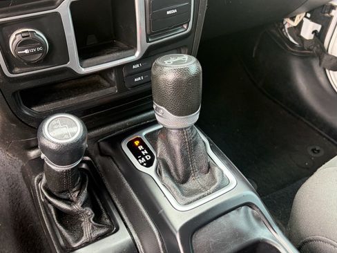 Used 2018 Jeep Wrangler Unlimited Sport AWD/4WD image 25