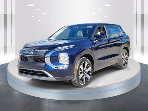 New 2025 Mitsubishi Outlander SE image 2