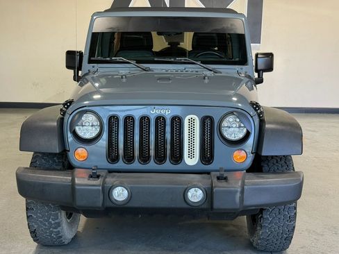Used 2015 Jeep Wrangler Unlimited Rubicon w/ Connectivity Group AWD/4WD image 3