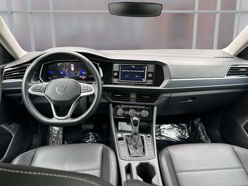 Used 2024 Volkswagen Jetta SE FWD image 16