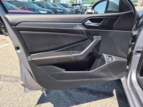 Used 2024 Volkswagen Jetta SE w/ Panoramic Sunroof Package FWD image 15