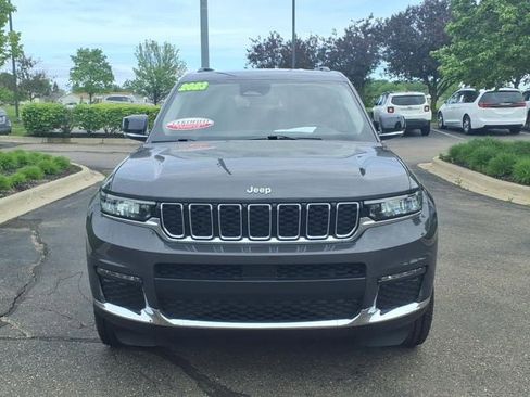 Used 2023 Jeep Grand Cherokee L Limited AWD/4WD image 2