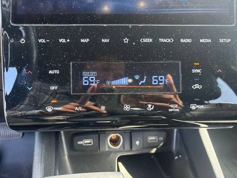 Used 2022 Hyundai Santa Cruz Limited AWD/4WD image 9