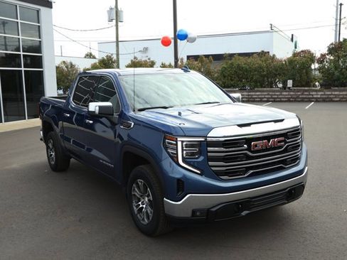 Used 2024 GMC Sierra 1500 SLT image 3