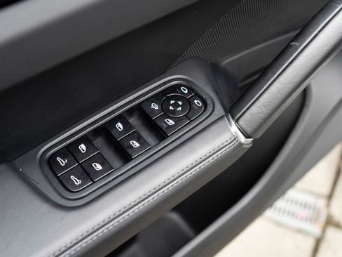 Used 2022 Porsche Cayenne GTS image 12