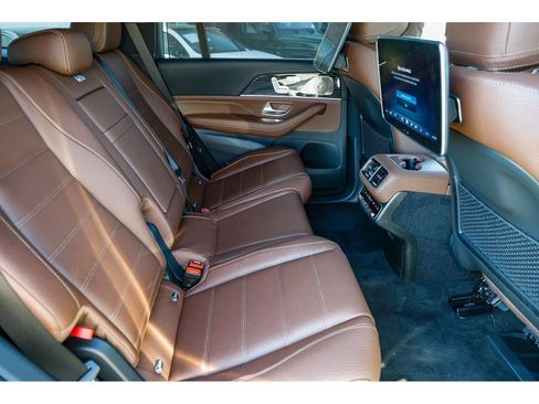 New 2026 Mercedes-Benz GLS 580 4MATIC image 19