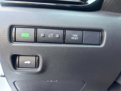 Used 2025 Nissan Sentra SV FWD image 22