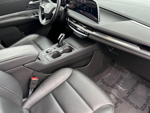 Used 2024 Cadillac XT4 Premium Luxury image 19