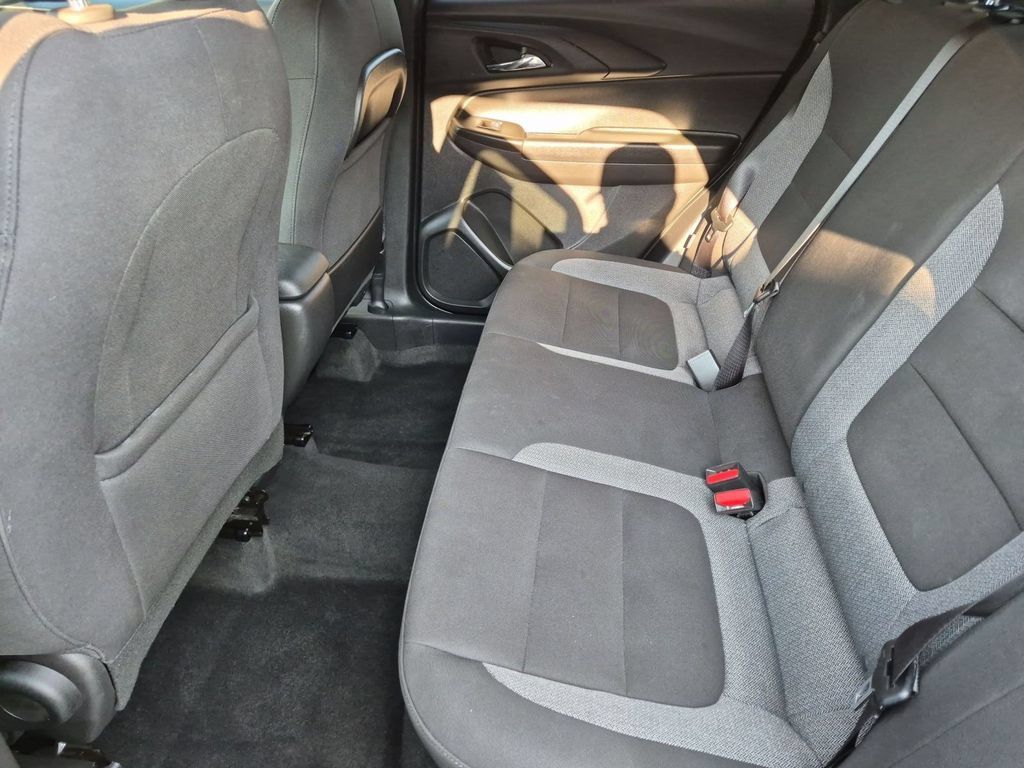 Used 2025 Chevrolet TrailBlazer LT AWD/4WD image 29
