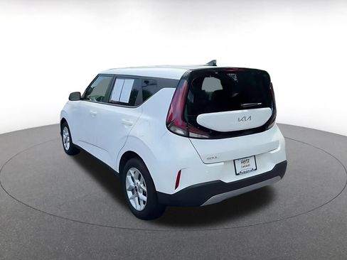 Used 2025 Kia Soul LX w/ LX Technology Package FWD image 9