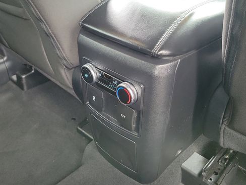 Used 2022 Ford Explorer XLT image 21