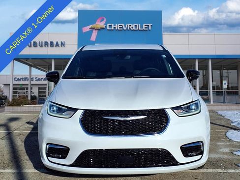 Used 2026 Chrysler Pacifica Select image 2