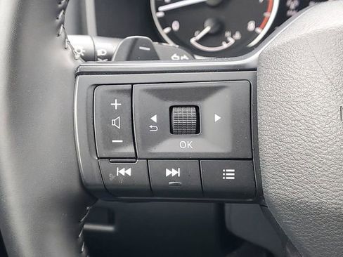 Used 2025 Nissan Rogue SV AWD/4WD image 17