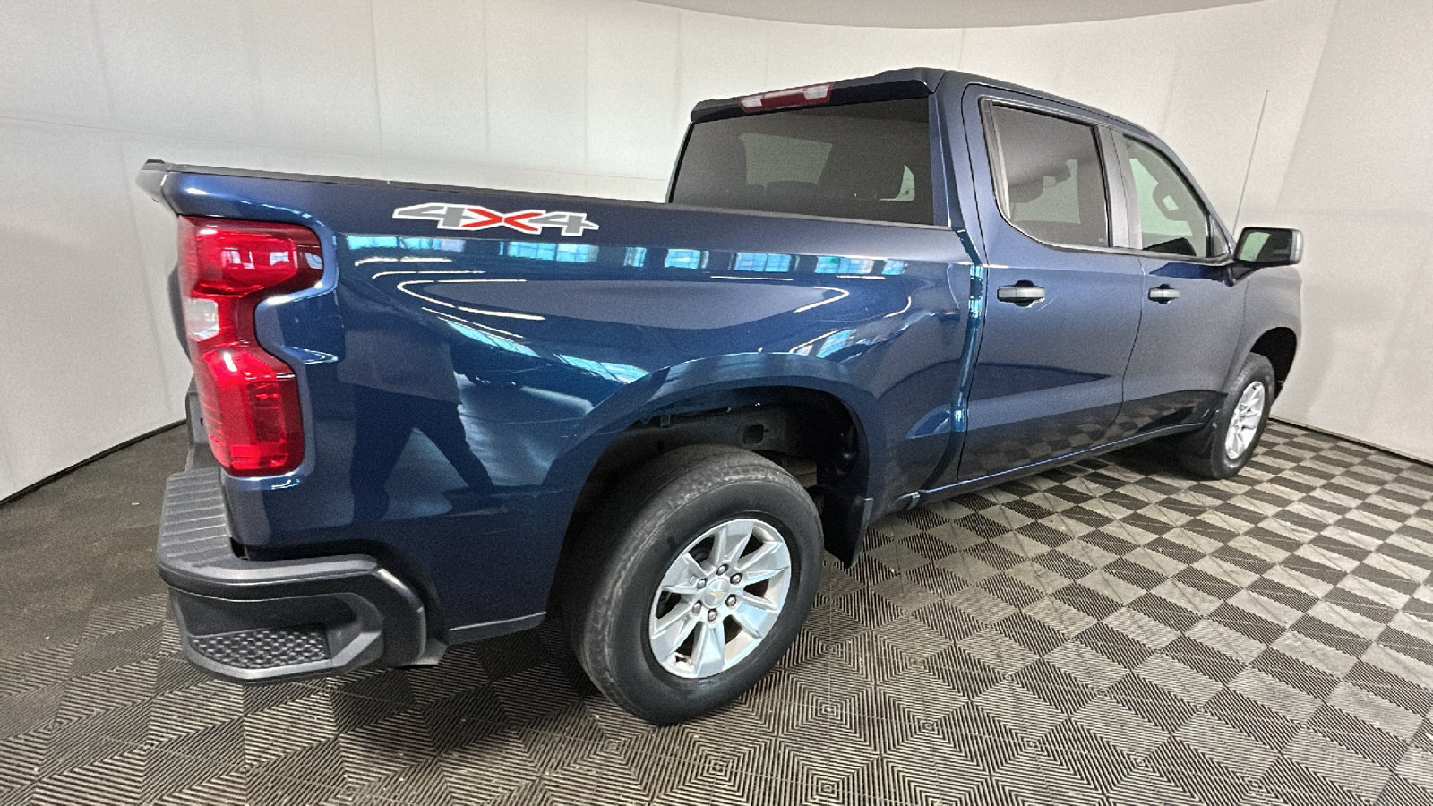 Used 2022 Chevrolet Silverado 1500 W/T w/ WT Value Package AWD/4WD image 3
