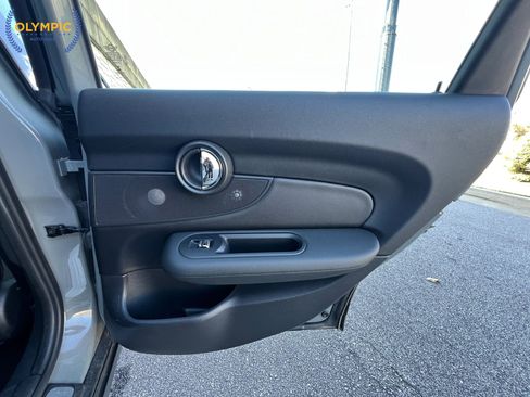 Used 2017 MINI Cooper Clubman ALL4 w/ Premium Package image 47