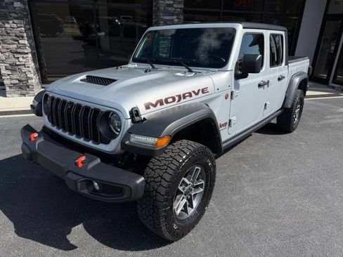 Used 2024 Jeep Gladiator Mojave w/ Technology Group AWD/4WD image 20