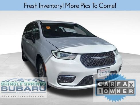Used 2023 Chrysler Pacifica Touring-L FWD image 1