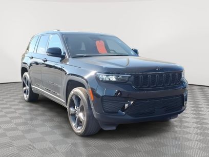 Used 2024 Jeep Grand Cherokee Altitude