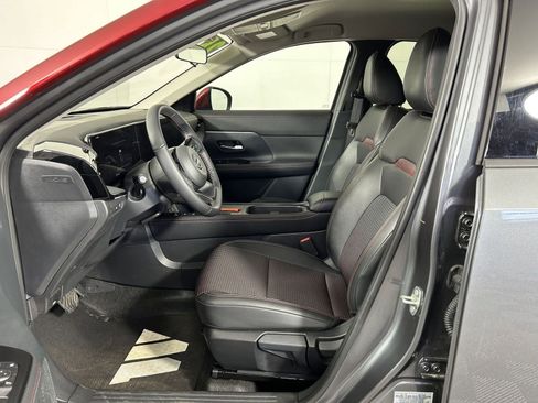Used 2025 Nissan Kicks SR FWD image 18