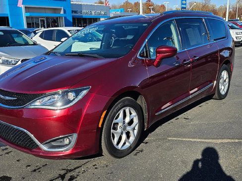 Used 2017 Chrysler Pacifica Touring-L Plus image 3