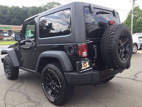 Used 2018 Jeep Wrangler Sport AWD/4WD image 10