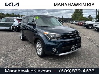 Used 2017 Kia Soul + image 1