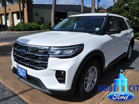 New 2026 Ford Explorer Active w/ Active Comfort Package RWD image 1