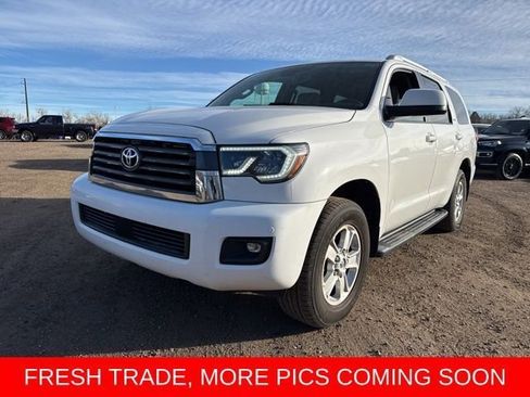 Used 2018 Toyota Sequoia SR5 w/ Premium Package image 1