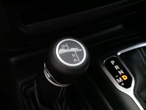 Used 2022 Jeep Wrangler Unlimited Sahara w/ Cold Weather Group AWD/4WD image 31