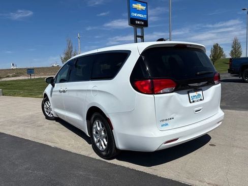 Used 2023 Chrysler Voyager LX FWD image 5