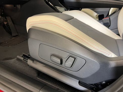 Used 2025 BMW X2 xDrive28i w/ Premium Package AWD/4WD image 12