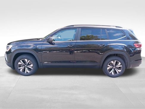 Used 2025 Volkswagen Atlas SE image 2