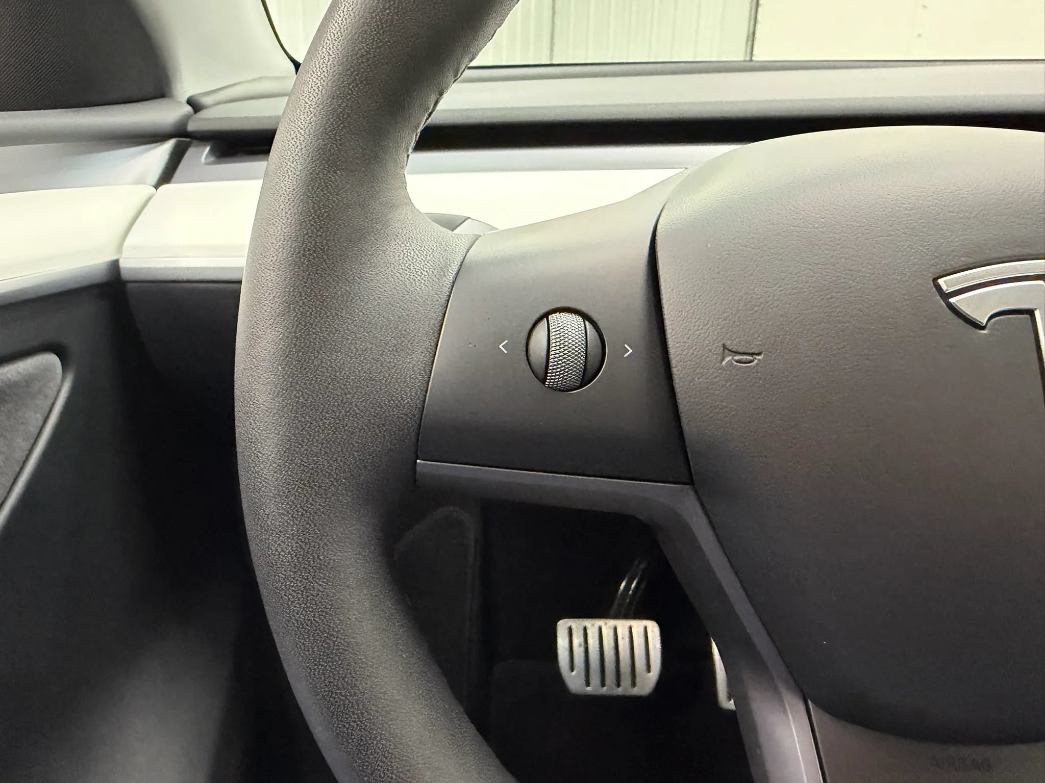 Used 2025 Tesla Model Y Performance AWD/4WD image 27